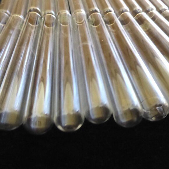 VINTAGE 4” LOT OF 53 MEDICAL SCIENCE LAB PYREX GLASS TEST TUBES ODDITY - Picture 10 of 11